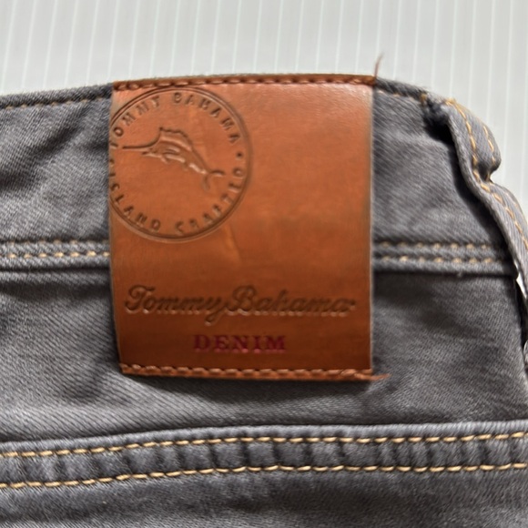 Tommy Bahama Gray straight leg Men's Jeans. Size 33 x 32 - Picture 16 of 16